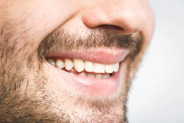 치아로 남자의 이미지 컨셉이야 클로즈업 — 스톡 사진