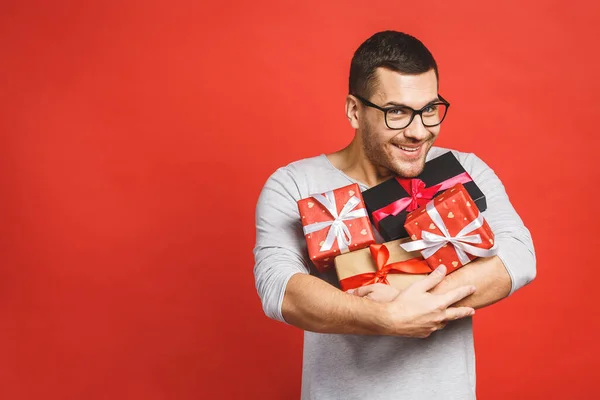 Felices Fiestas Mis Felicitaciones Retrato Atractivo Hombre Casual Dando Caja — Foto de Stock