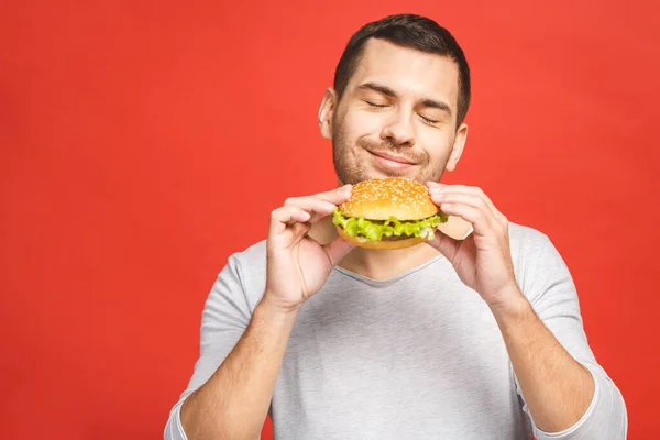 Unge Man Som Håller Bit Hamburgare Studenten Äter Snabbmat Burger — Stockfoto