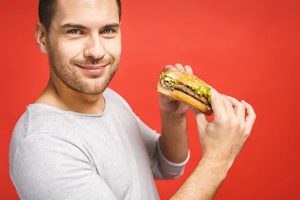 Unge Man Som Håller Bit Hamburgare Studenten Äter Snabbmat Burger — Stockfoto