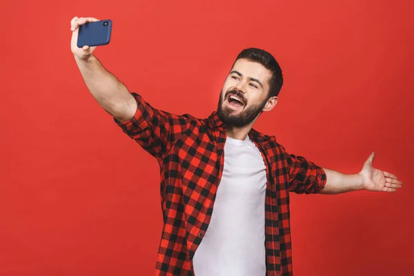 Close Portret Van Een Vrolijke Bebaarde Man Nemen Selfie Rode — Stockfoto