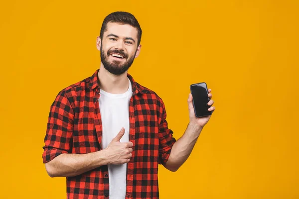 Portret Van Een Lachende Aantrekkelijke Man Met Een Leeg Scherm — Stockfoto