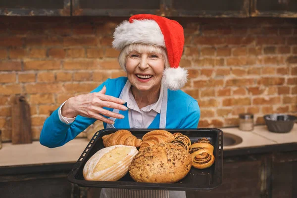 Año Nuevo Cocinando Retrato Atractiva Anciana Mayor Está Cocinando Cocina — Foto de Stock