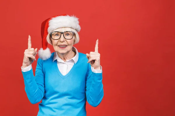 Old Senior Hispanic Woman Wearing Christmas Hat Isolated Red Background — Stock Photo, Image