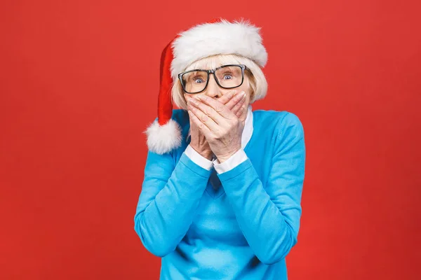 Senior Envejecido Pelo Gris Shoked Mujer Sorprendida Con Sombrero Navidad —  Fotos de Stock