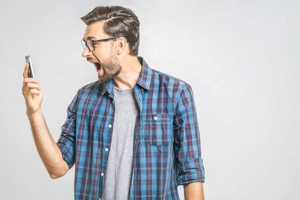 Jonge Blanke Man Boos Gefrustreerd Woedend Met Zijn Telefoon Boos — Stockfoto