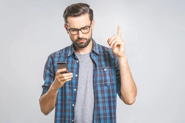 Nápad Mladý Stylový Hipster Oblečený Košili Drží Chytrý Telefon Pozorně — Stock fotografie