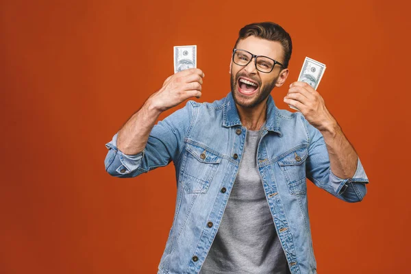 Imagen Sorprendido Joven Joven Guapo Barbudo Posando Aislado Sobre Fondo — Foto de Stock