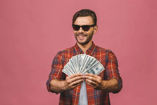 Imagen Sorprendido Joven Joven Guapo Barbudo Posando Aislado Sobre Fondo — Foto de Stock