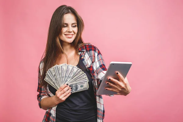 Retrato Una Joven Alegre Sosteniendo Billetes Dinero Celebrando Aislado Sobre — Foto de Stock