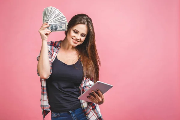 Retrato Una Joven Alegre Sosteniendo Billetes Dinero Celebrando Aislado Sobre — Foto de Stock