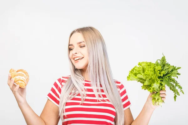 Portrait Confused Beautiful Young Blonde Woman Choosing Healthy Unhealthy Food — Stock Photo, Image