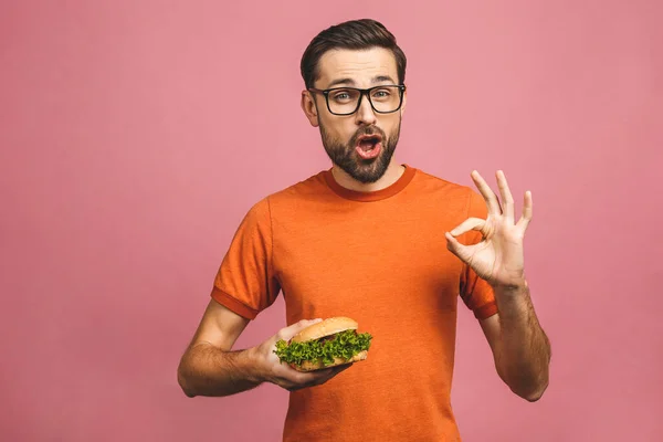 Een Jongeman Met Een Stuk Hamburger Studenten Eten Fastfood Burger — Stockfoto