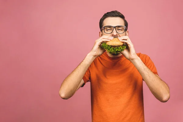 Een Jongeman Met Een Stuk Hamburger Studenten Eten Fastfood Burger — Stockfoto