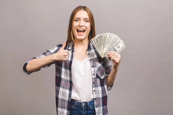 Retrato Una Joven Juguetona Con Pelo Largo Sosteniendo Montón Billetes — Foto de Stock