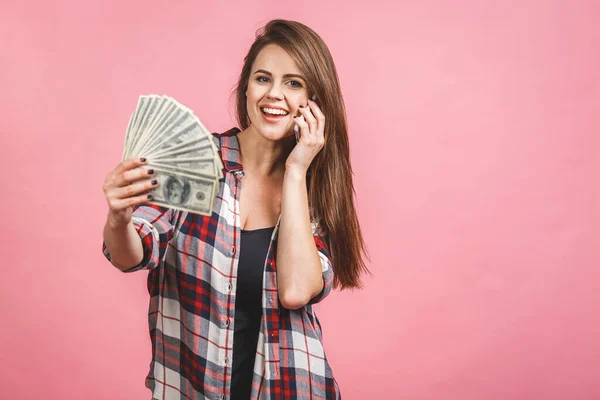 Retrato Una Joven Alegre Sosteniendo Billetes Dinero Celebrando Aislado Sobre — Foto de Stock