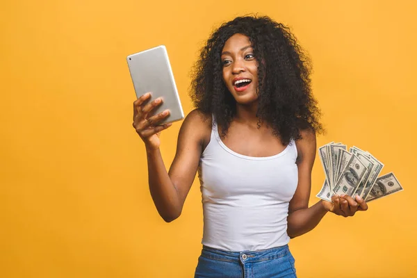 Feliz Ganador Retrato Una Mujer Afroamericana Exitosa Años Con Peinado — Foto de Stock