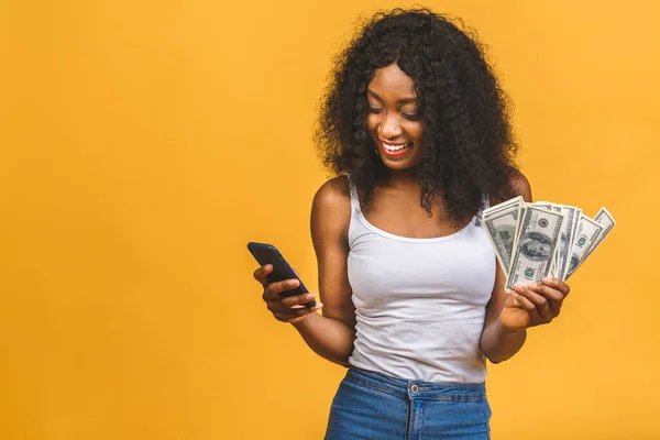 Feliz Ganador Retrato Una Mujer Afroamericana Exitosa Años Con Peinado — Foto de Stock