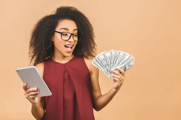 Feliz Ganador Retrato Una Mujer Negocios Afroamericana Exitosa Con Peinado — Foto de Stock