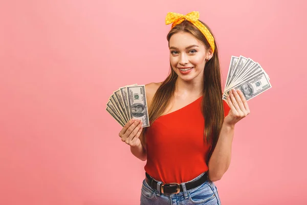 Retrato Una Joven Alegre Sosteniendo Billetes Dinero Celebrando Aislado Sobre — Foto de Stock