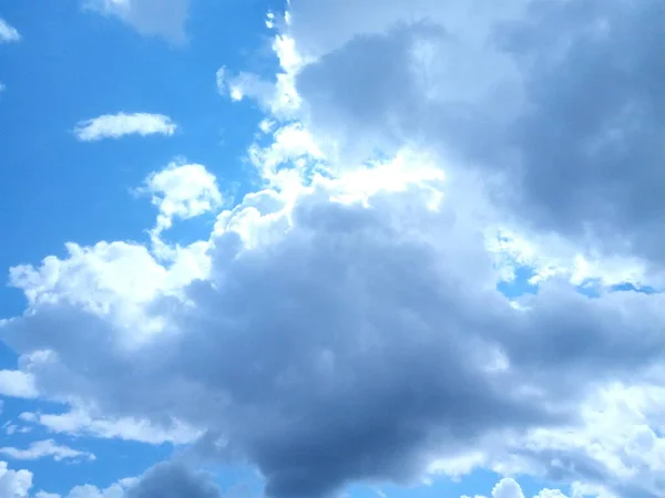 Paisagem Clareira Céu Azul Nuvens Brancas — Fotografia de Stock