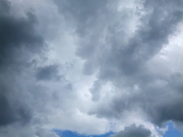 Regnmoln Sommarhimlen — Stockfoto