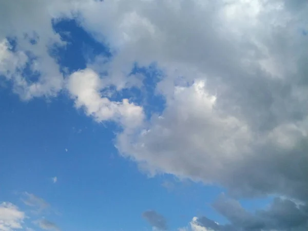 風景グレード青い空白い雲 — ストック写真