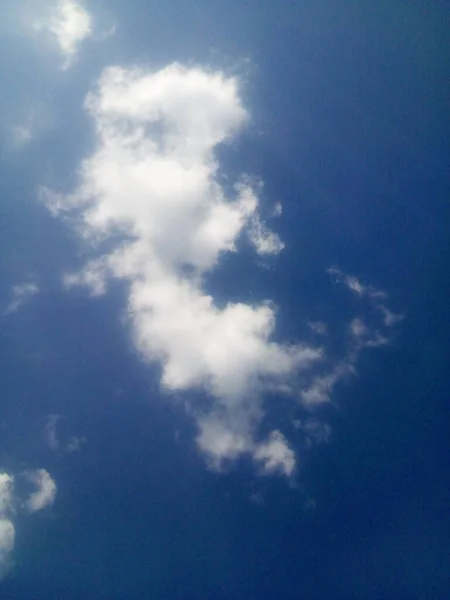 Landschaft Lichtung Blauer Himmel Weiße Wolken — Stockfoto