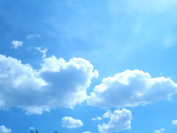 Landschaft Lichtung Blauer Himmel Weiße Wolken — Stockfoto