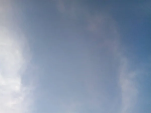 여름날푸른 하늘의 — 스톡 사진