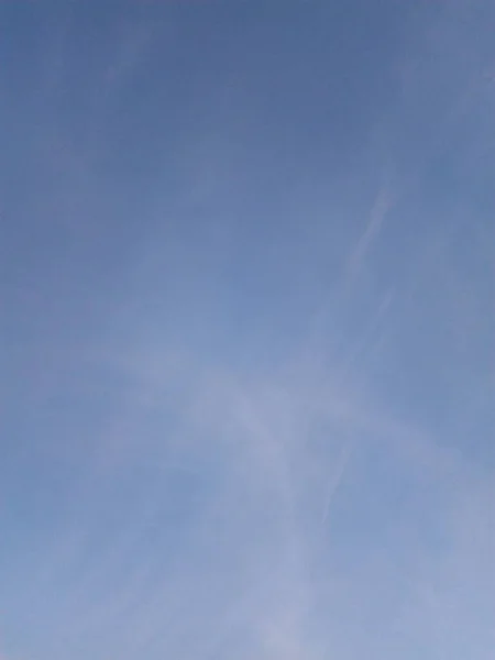 Nuages Dans Ciel Bleu Par Une Journée Été Ensoleillée — Photo