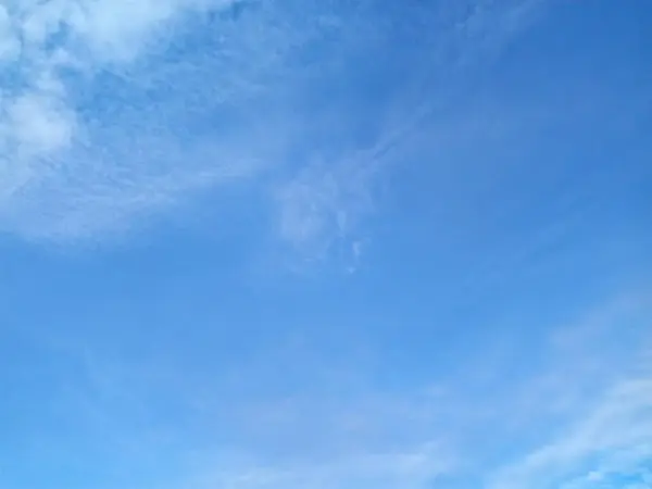 Wolken Blauen Himmel Einem Sonnigen Sommertag — Stockfoto