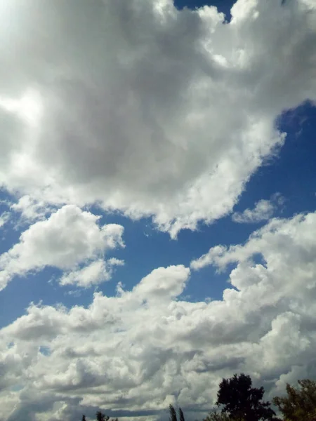 Moln Den Blå Himlen Solig Sommardag — Stockfoto
