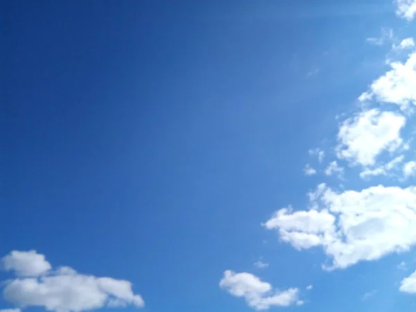 Блакитне Безхмарне Небо Сонячний Літній День — стокове фото