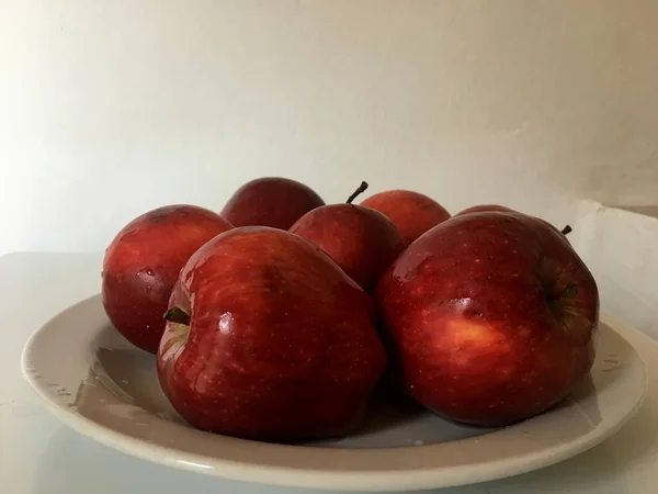 Olgun Kırmızı Elmalar Yakın Planda — Stok fotoğraf