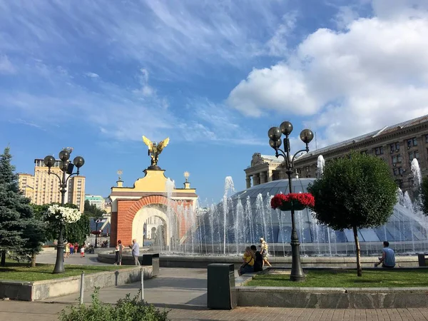 Kiev Stad Landskap Sommaren Torg Med Fontäner — Stockfoto