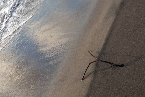 Sapporo Japonya 'nın huzurlu kumsalında sessizce uzun perspektifi düşünme anı.