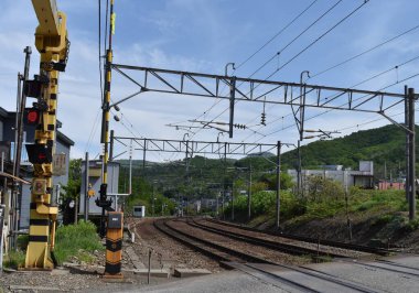 Japonya 'nın Sapporo yakınlarındaki küçük bir köyde sessiz bir demiryolu.