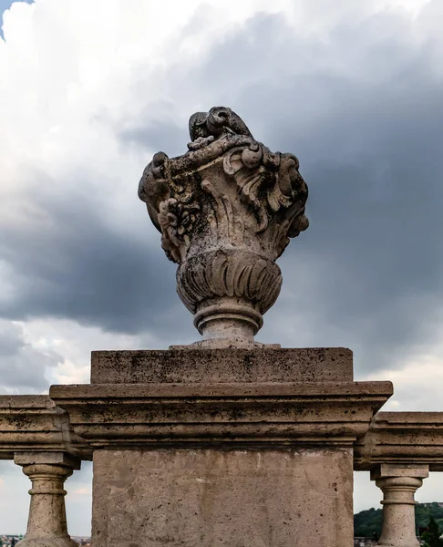 Кам Яна Скульптура Грозою Задньому Плані — стокове фото