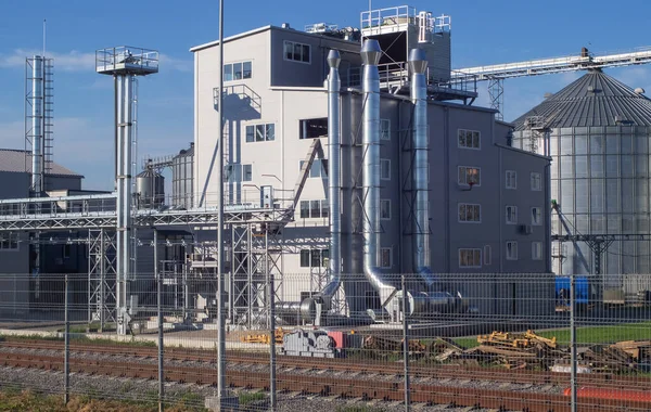 Granary, elevator - an industrial complex for storage, sorting and shipment of grain by rail. Agro-processing and manufacturing plant. Agricultural complex.