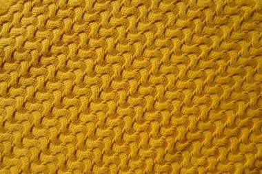 Sarı renkli örgü yün dokusu.