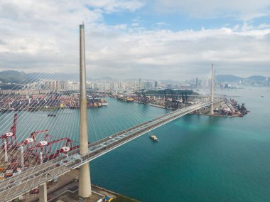 Drone Hong Kong 'da Ting Kau Köprüsünü ele geçirdi.