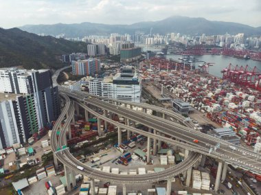 Drone Hong Kong 'da Ting Kau Köprüsünü ele geçirdi.