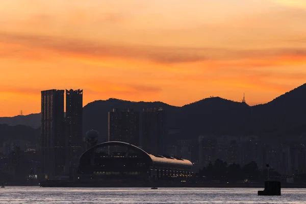 香港のレイ ユムンで撮影された素晴らしい夕日 — ストック写真