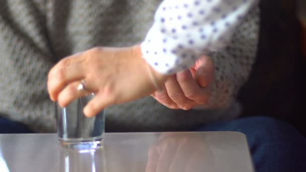 Ouderen Die Verschillende Soorten Drugs Nemen Oude Persoon Hand Met — Stockvideo