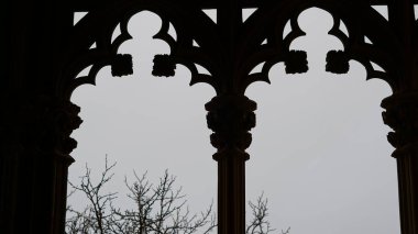 Eski şehir penceresi siluet arka planı