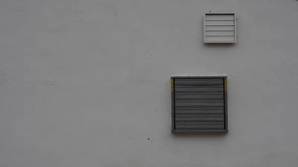 Deux Grilles Ventilation Sur Fond Blanc — Photo