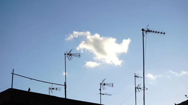 Silhouettes Antennes Télévision Contre Ciel Nuageux — Photo