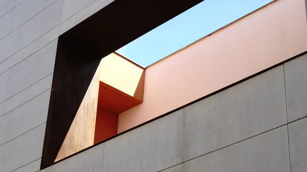 Modern cephenin penceresinin ayrıntıları