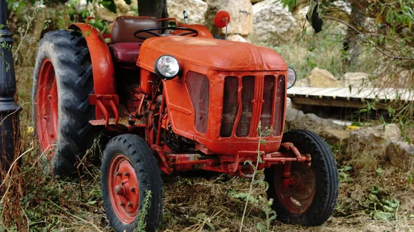 Alter Landwirtschaftlicher Traktor Oldtimer Hintergrund — Stockfoto